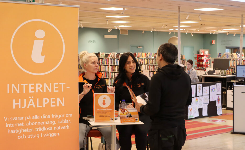 Internethjälpen i biblioteket i Hallonbergen